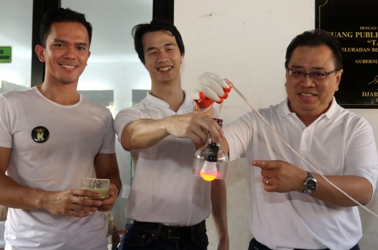 Program S&R (Sustainability & Responsibility) Pernod Ricard Botol Bekas Bernilai Seni