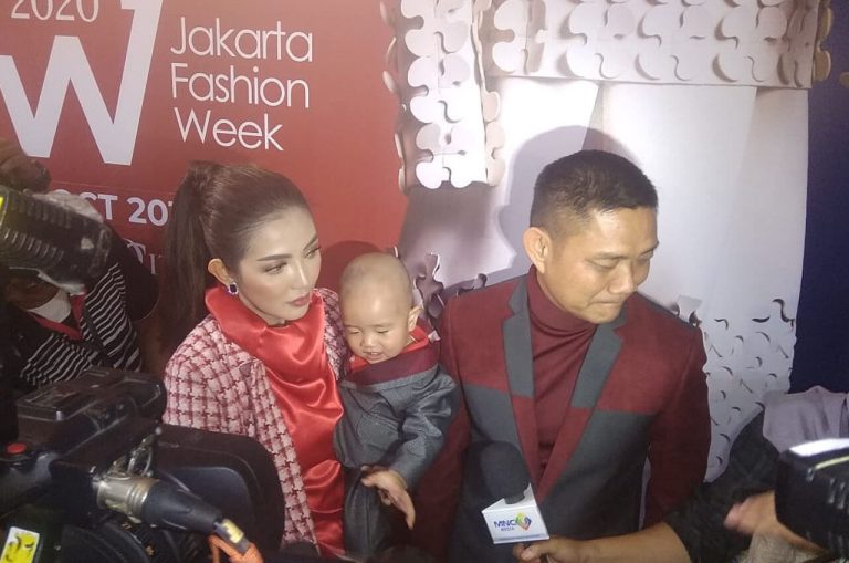 Artis Bella Shofie Pamerkan Desain Fashion di JFW 2019