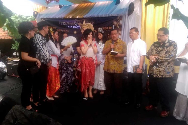 Connie Canstantia dan Pengalaman Spiritual dalam Sebuh Buku