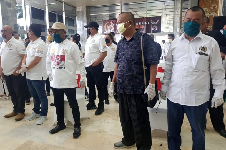 Aksi Solidaritas MPR Bersama PWI Salurkan 1.000 Paket Bantuan APD Cegah Wabah Corona