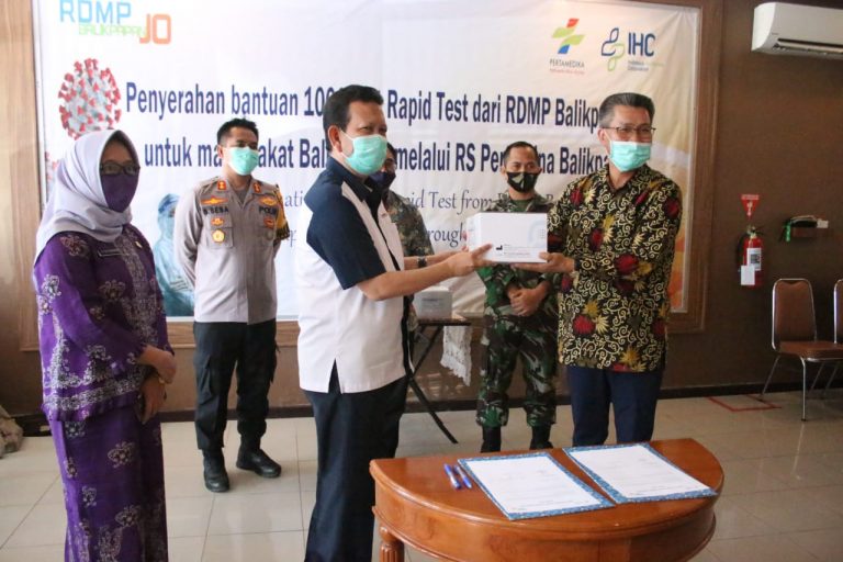 RDMP Balikpapan Joint Operation Serahkan 1000 Alat Rapid Tes kepada Warga Balikpapan