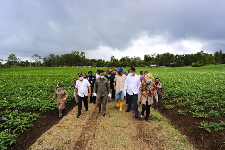 Mentan SYL Kagumi Alam Humbang Hasundutan
