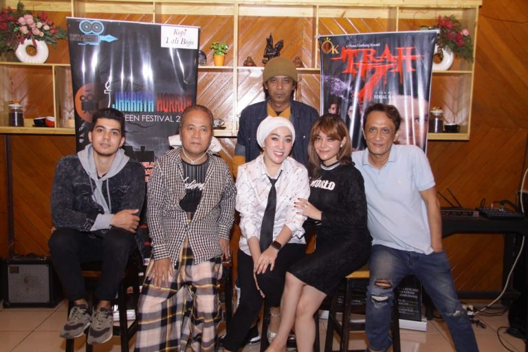 Film Trah 7 Menunggu Pintu Bioskop Dibuka