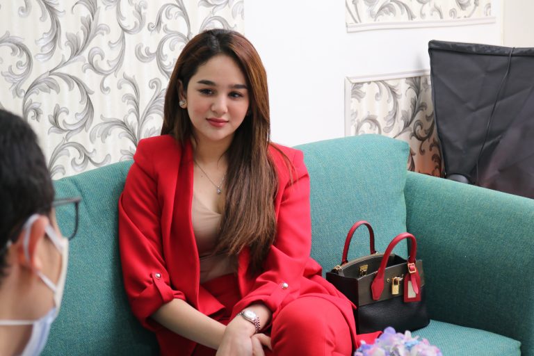 Hana Hanifah blak-blakan disini