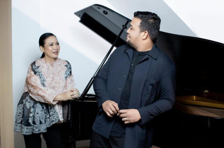 Ria Prawiro Berikrar “Tetap Cinta”