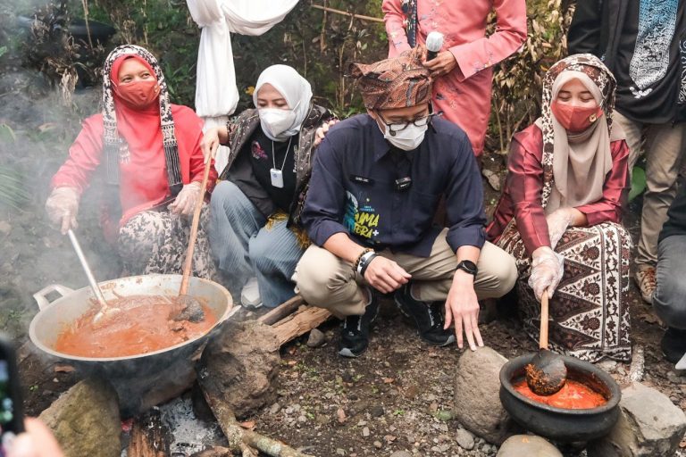 Menparekraf Berharap ADWI Mampu Dongkrak Daya Tarik Desa Wisata Nagari Sumpu Sumbar