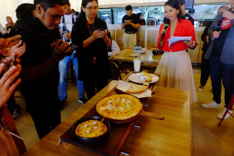 Kamu Harus Coba! Inovasi Menu Terbaru dan Terberani Pizza Hut dan Durian Musangking, Seriously?