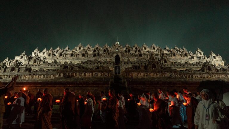 Sebanyak 2569 Lampion Simbol Cahaya Perdamaian Akan Diterbangkan Hiasi Langit Malam
