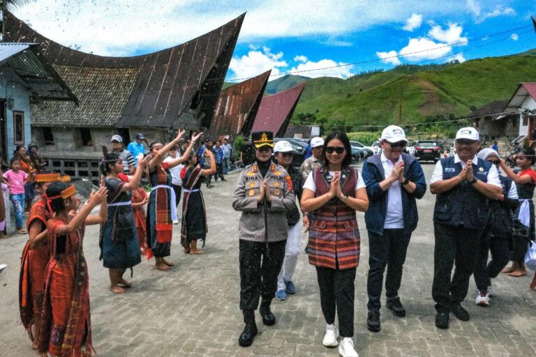 Desa Wisata Hariara Pohan Ubah Sampah Plastik Jadi Energi, Dapat Apresiasi Wamenpar