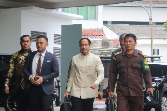 Mantan Mendikbudristek, Nadiem Makarim mendatangi Kejagung untuk penuhi panggilan. (Foto: skalaekonomi/Taufik)