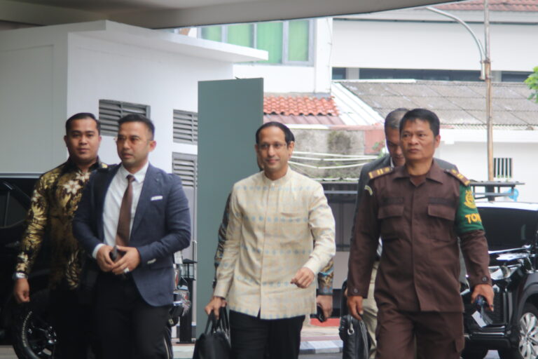 Mantan Mendikbudristek, Nadiem Makarim mendatangi Kejagung untuk penuhi panggilan. (Foto: skalaekonomi/Taufik)