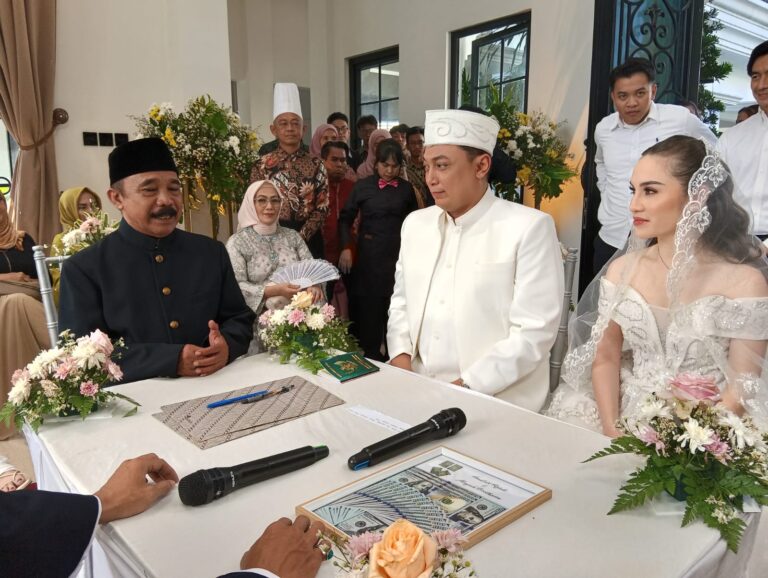 Elina Joerg dan Fadli Fuad Menikah? Kabar yang Bikin Baper : Kalau Jodoh Mau Bilang Apa